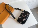 Louis-Vuitton-Multi-Pochette-Empreinte.png