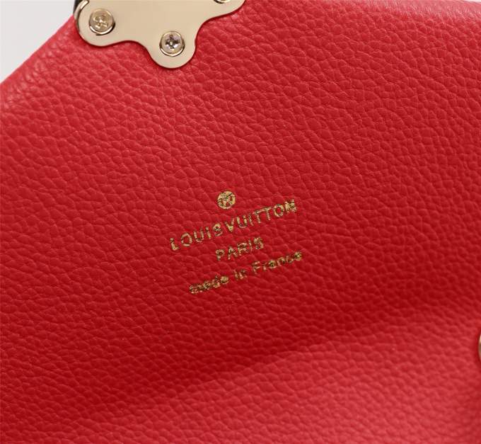 2T8FQ8CBvS7IQrnQInymcr9w0szuq9Xt3QexFeaI_lg.jpeg Louis Vuitton Clapton Backpack