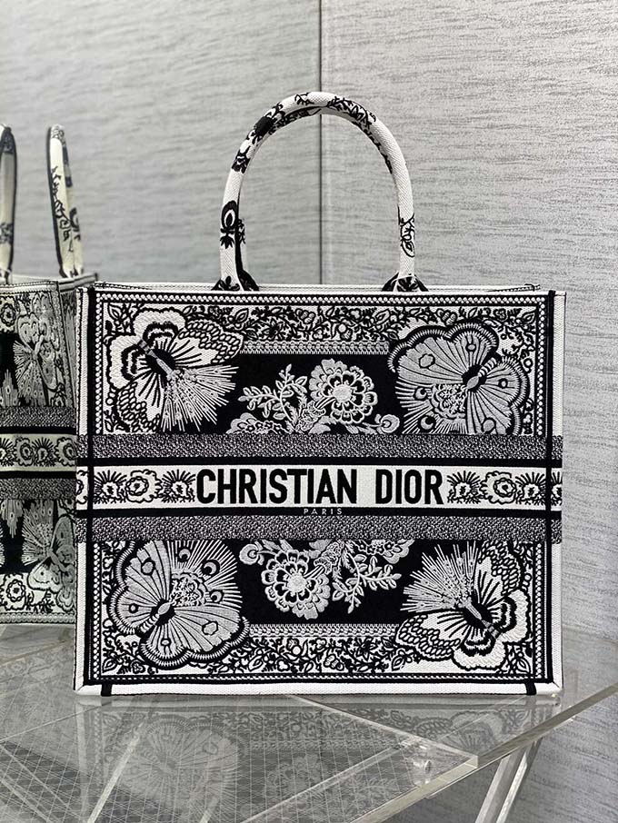luxurydupes.co DIOR BOOK TOTE