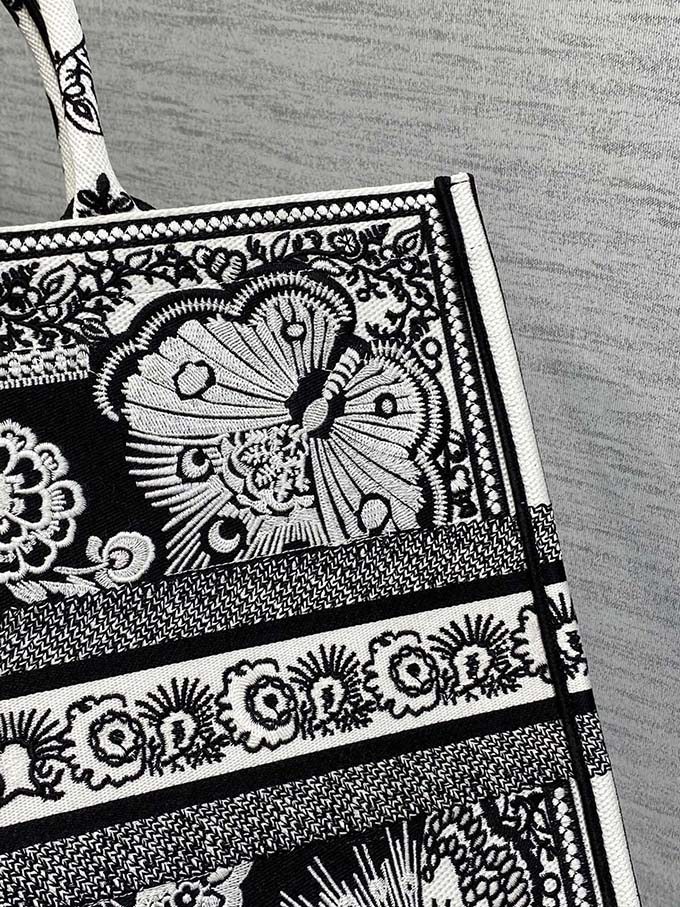 luxurydupes.co DIOR BOOK TOTE