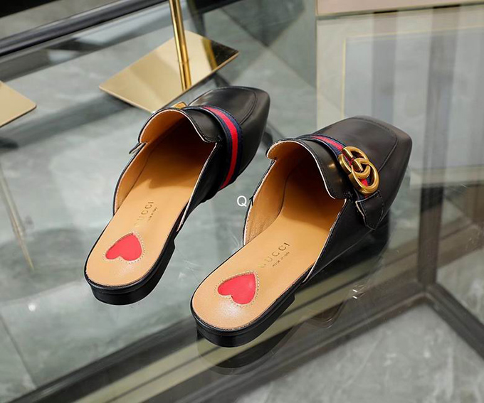 Gucci-118338-sz35-40YX09_499415.jpg Gucci Leather Slipper