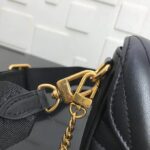 LOUIS-VUITTON-NEW-WAVE-MULTI-POCHETTE-1.png