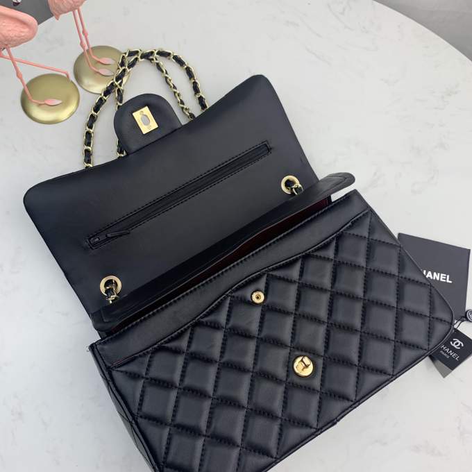 NeV6OAI1kqbwbsGUle1xjd7FNWb1p9qGNVtgmr4x_lg.jpeg Chanel Timeless Bag Soft Leather