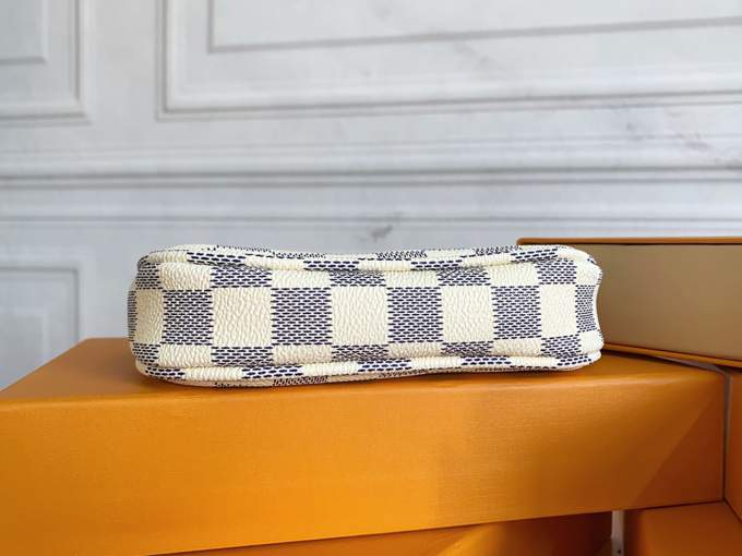 O4bPfsuYf5JGNJoyeqybOAStYwRGtyMYIveYnpxl_lg-2.jpeg Louis Vuitton Mini Pochette