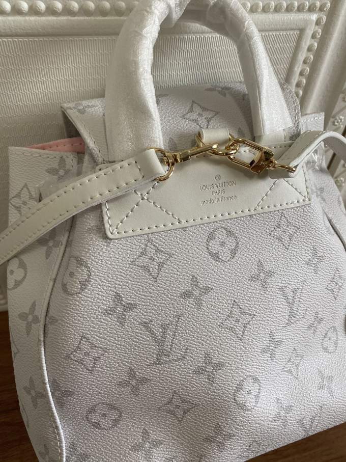 T5ydDTFiJzRcyIrB6hbD1szj9djWbaMvum8aSv9U_lg-1.jpeg Louis Vuitton Sperone BB Backpack