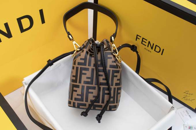 TkdrCW7RA0DnHjGnHwGJ3415c6VuvDhJbcBQmWic_lg.jpeg Fendi Mon Trésor Small