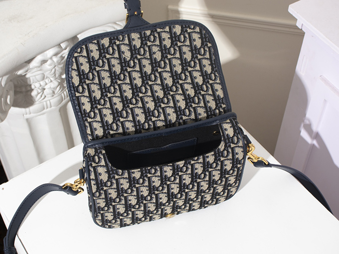 a981d596.jpg DIOR BOBBY BAG SMALL