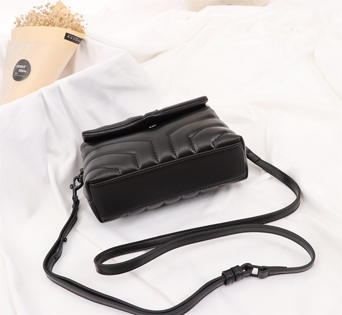 aa53156a.jpg YSL Loulou Toy Bag Matelassé “Y” Leather