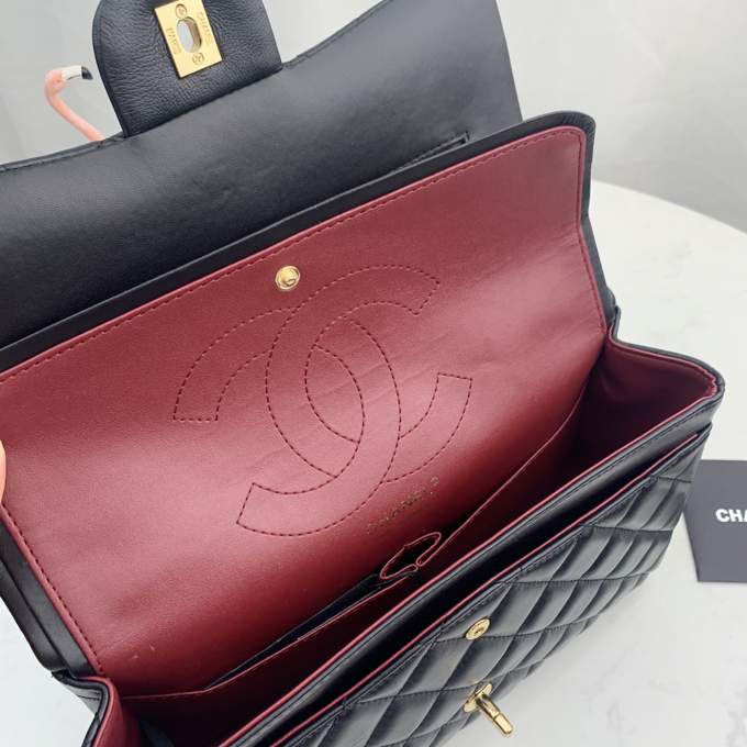 bSRoGsRUFVSXKgD8JAnpRHzpSpzFW6wkPDFiuYt8_lg.jpeg Chanel Timeless Bag Soft Leather