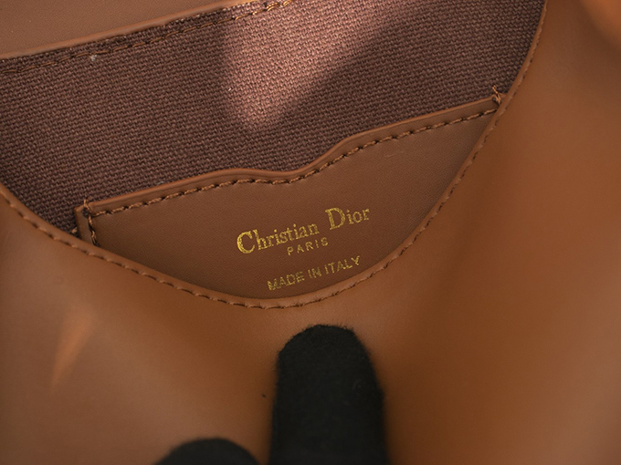 bb6e8d7a.jpg DIOR BOBBY BAG SMALL