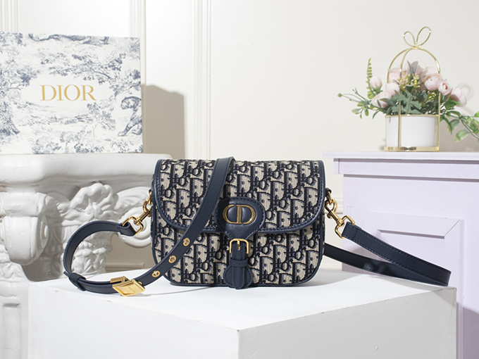 c71c406e.jpg DIOR BOBBY BAG SMALL