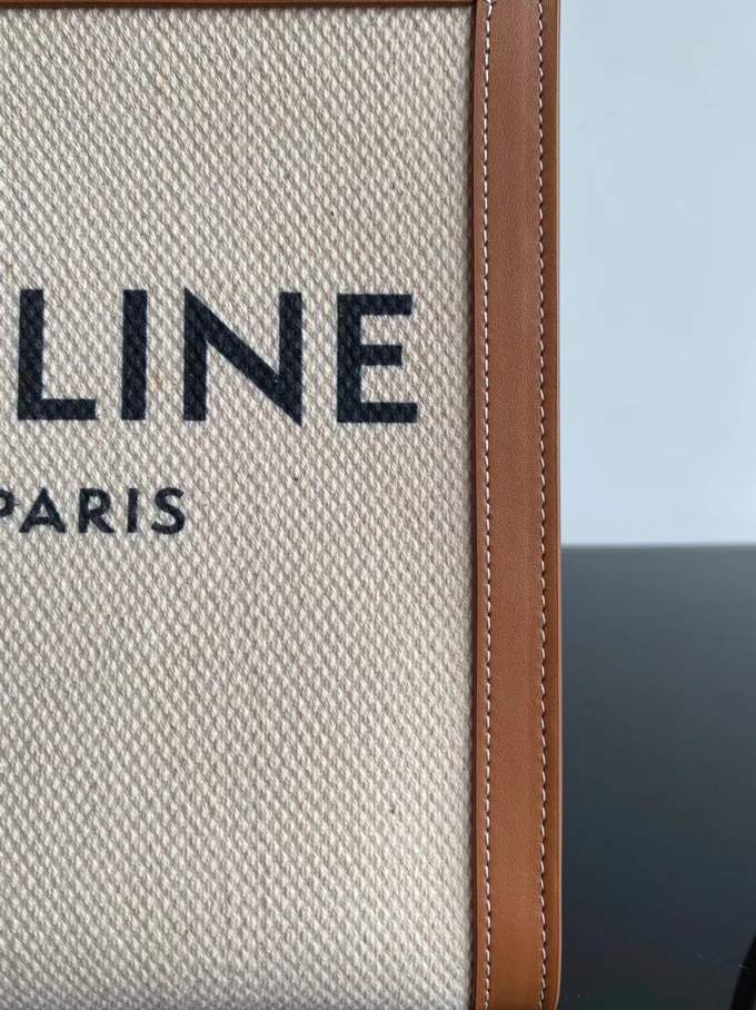cAt2zzPxEE0dtYXDkfZrYKGhWgSJIz32bNSAMRPP_lg.jpeg CELINE MINI VERTICAL CABAS Beige