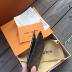 Louis-Vuitton-Multiple-Wallet.png