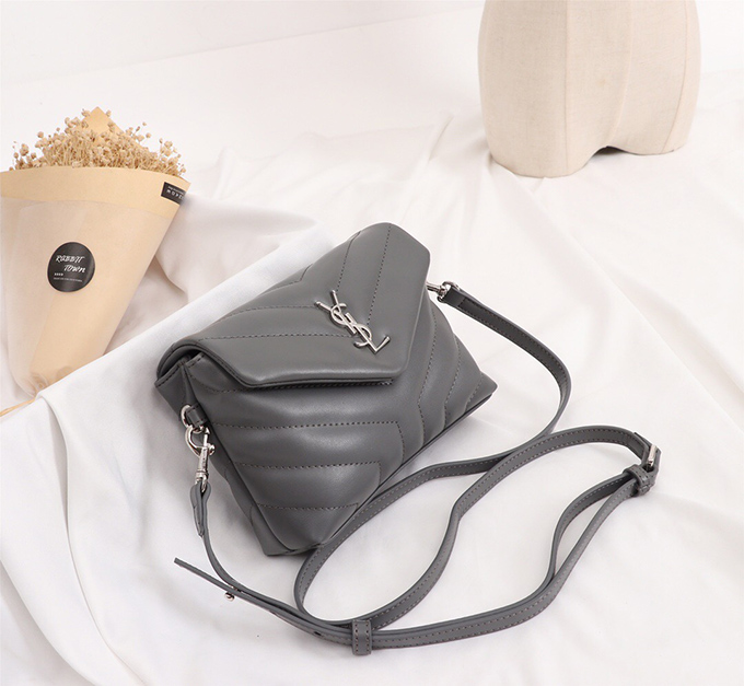 d3b5d4ae.jpg YSL Loulou Toy Bag Matelassé “Y” Leather