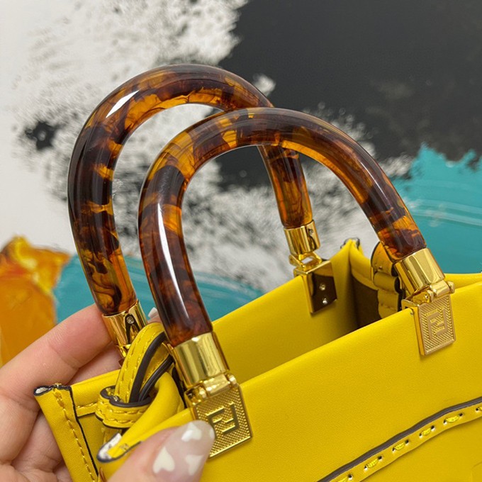 d915cf0e.jpg Fendi Small Sunshine Shopper