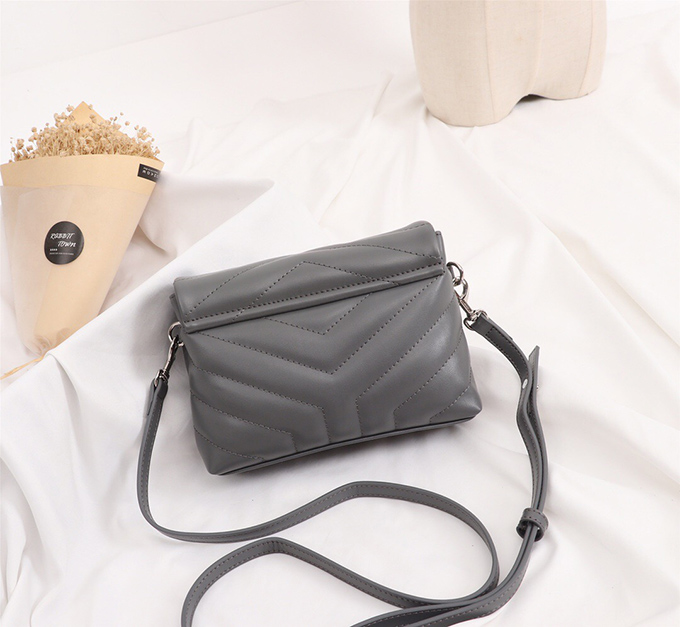 e607dbed.jpg YSL Loulou Toy Bag Matelassé “Y” Leather