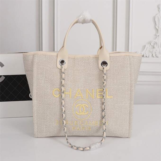 ecoGnTyLG2C9fgujpYRwbImIMdEyUUtgmuFh1fHA_lg.jpeg Chanel Shopping Bag