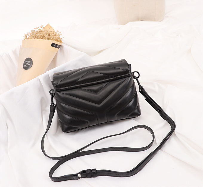 f95c0a61.jpg YSL Loulou Toy Bag Matelassé “Y” Leather