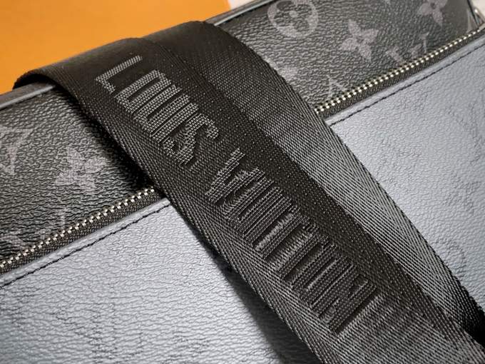frvPXozhleXuDTWR2wDzSqrlF8t1R8mZZkgPhI4u_lg.jpeg Louis Vuitton Trio Messenger