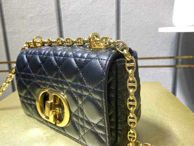 hicrd5c25eiOCZa8gHk5xzFUP6szTmTSBl1QLuCe_lg.jpeg Dior Small Caro Bag