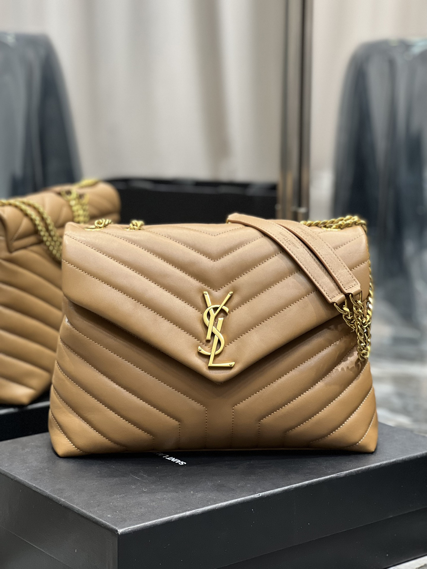 luxurydupes-2.jpg YSL Loulou Chain Bag