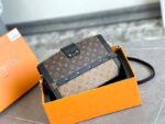Louis-Vuitton-Trunk-Clutch-2.png