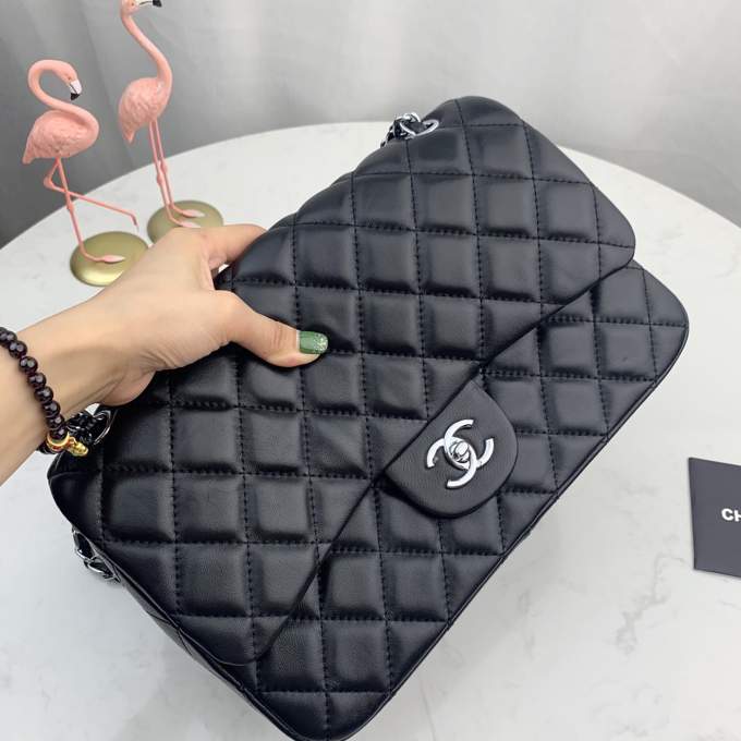 oU1Gm3PJA2yTa6xgcKtV4wKvK1GSAjQ3YzdjDJhL_lg.jpeg Chanel Timeless Bag Soft Leather