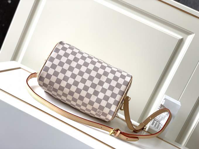 pVzeDCEASgkC2M2kRWBPmMUAAHE4ve0TJseKTUcw_lg.jpeg Louis Vuitton Speedy 35