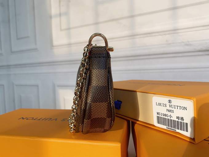 qnamuLoIiWci921mkZB0isO6lgtG3Pthfa3Kb9Js_lg-2.jpeg Louis Vuitton Mini Pochette