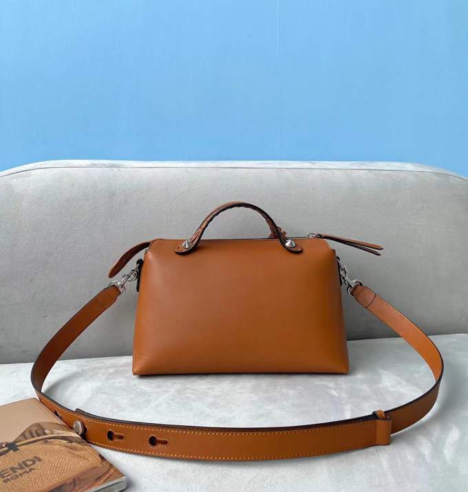 uQdGs03bzd1SKBSlC0dx2YEDlH1EEiX9M0taUyWb_lg.jpeg Fendi By The Way