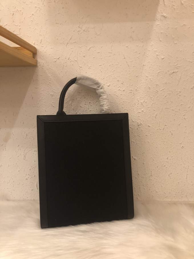 vNOt0gViJSdjo7DWkN6uA03LG6SjFICgWfL1SBIT_lg-1.jpeg CELINE VERTICAL CABAS TEXTILE BAG