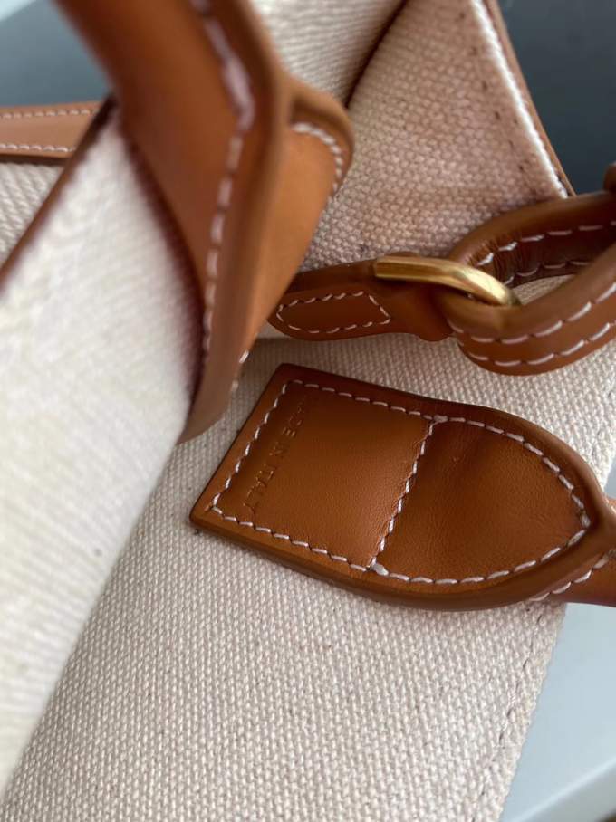 viTzoI1I9CyhGs7koCjdq1cMDgqWIj0uqn3GEaCV_lg.jpeg CELINE MINI VERTICAL CABAS Beige